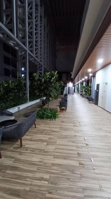 C14b Modern Infinity Pool Klcc Balcony View Appartement