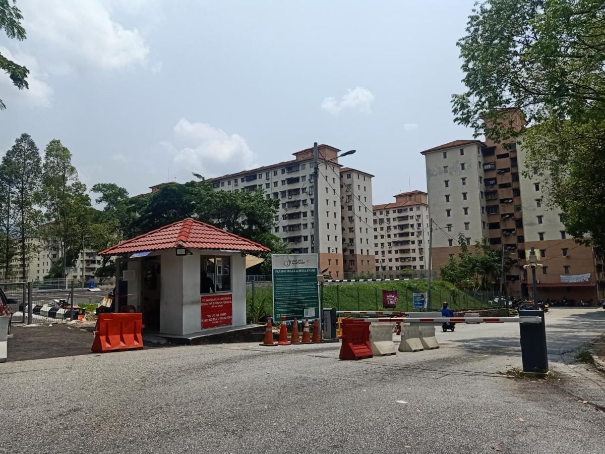 Budget Supersinglebed Bedroom In Aman Puri, Kepong Homestay *