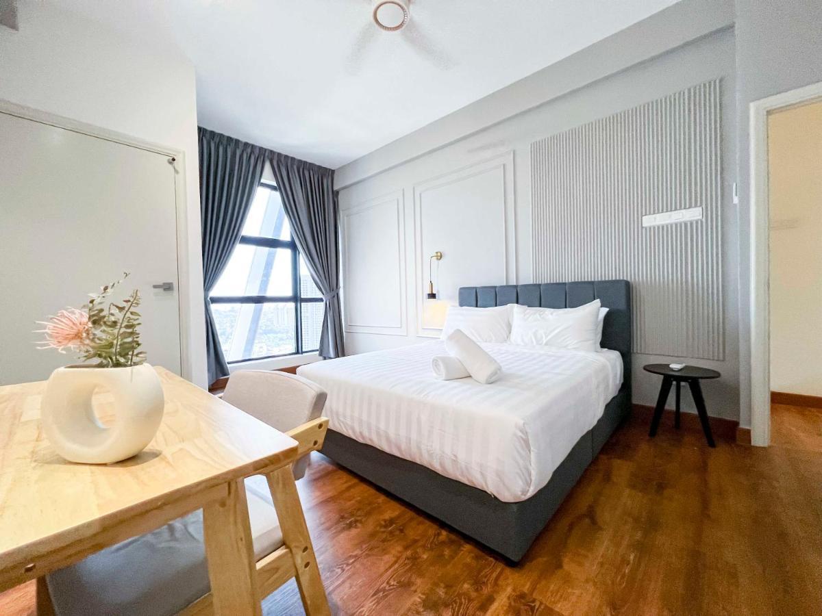 Pangsapuri Arte Mont Kiara Luxury Suite With Heated Jacuzzi Pods - Free Parking - Next To Mitec- By The Stay Hub
