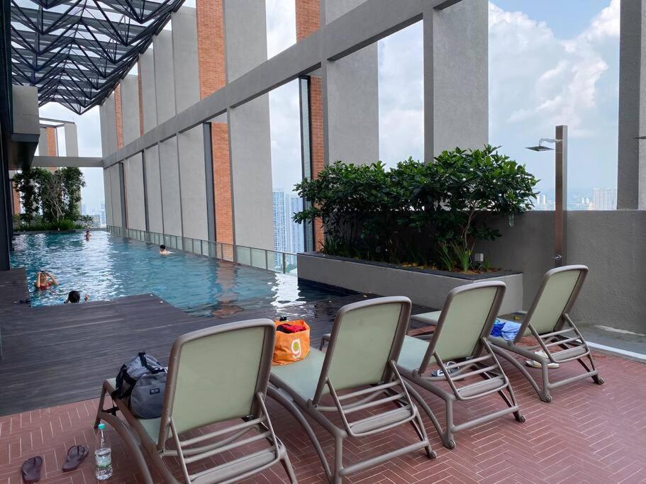 Apartment Mid Valley 3km Away 360 Sq Ft Millerz Sq *