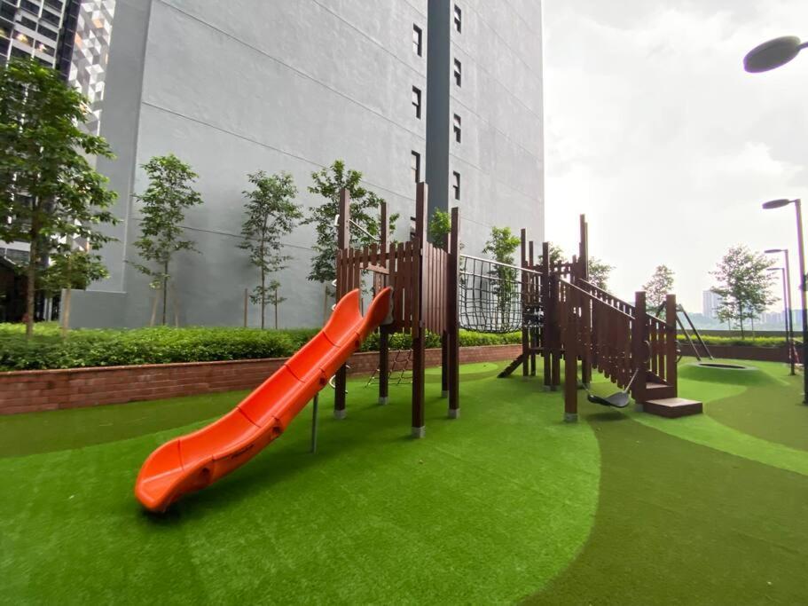 Mid Valley 3km Away 360 Sq Ft Millerz Sq Apartment