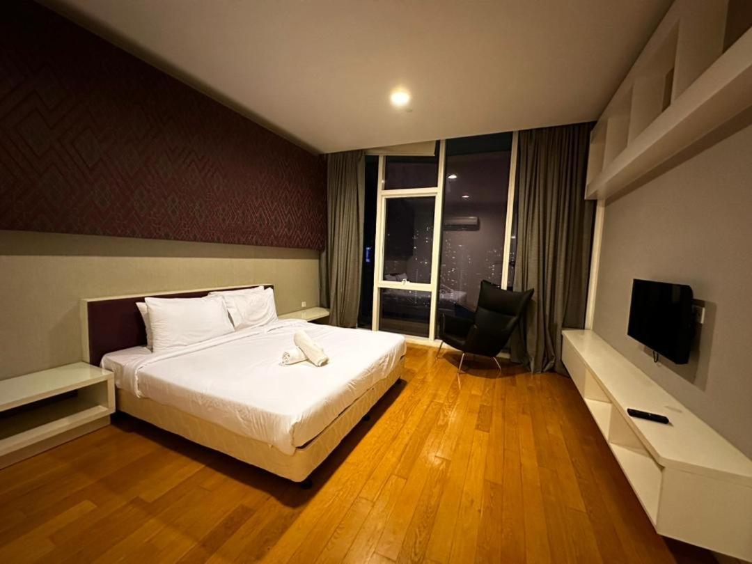 The Platinum Klcc By Cozy White * Kuala Lumpur