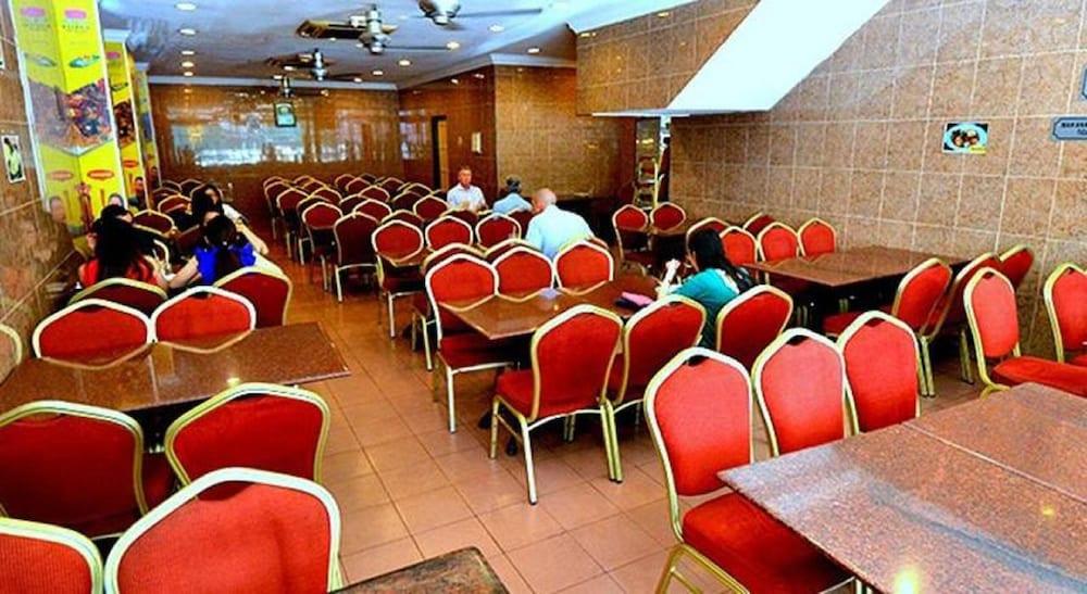 Hotel Lotus Family Medan Tuanku 3*