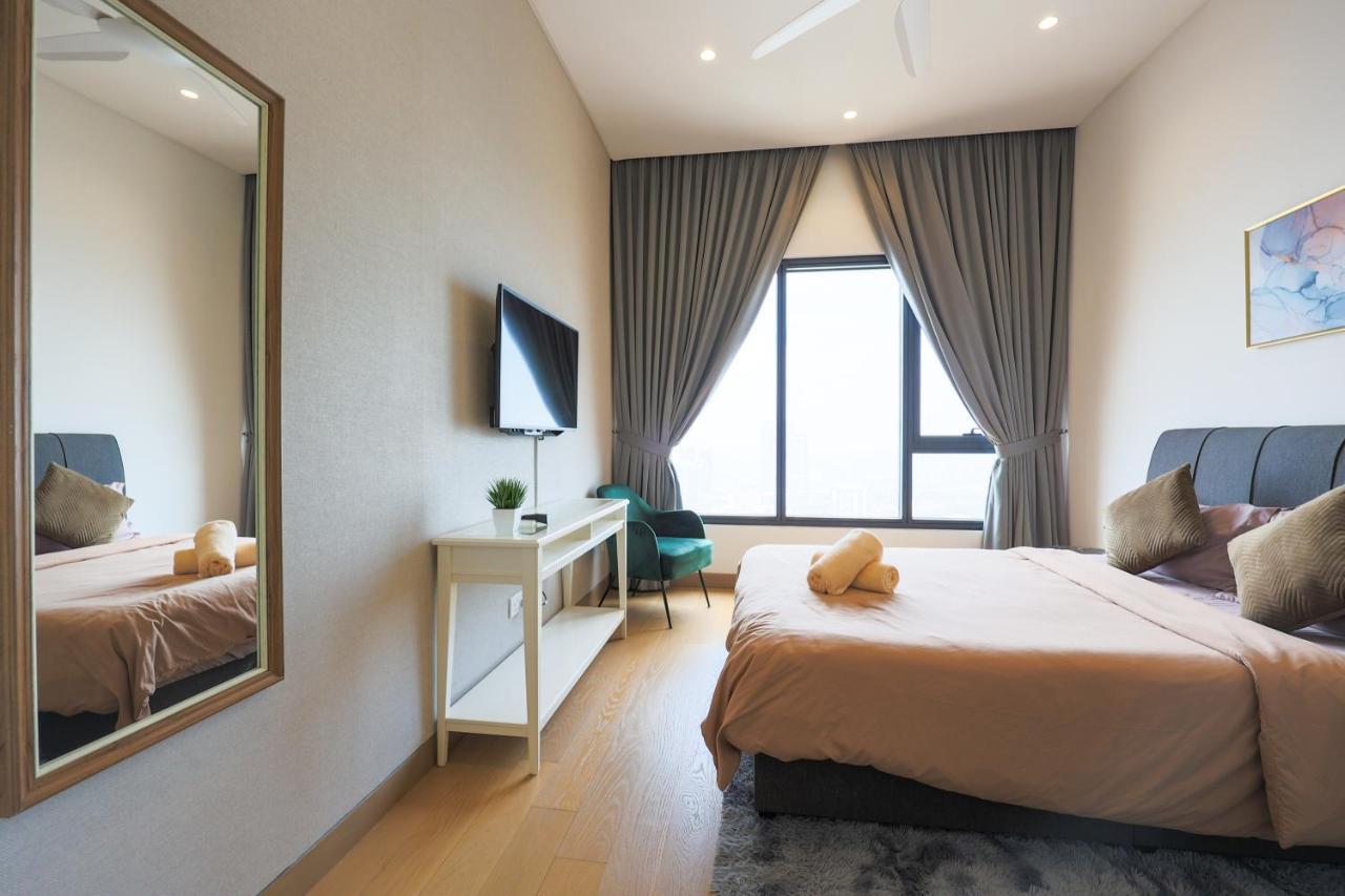 Lucentia At By Dreamcloud Apartment