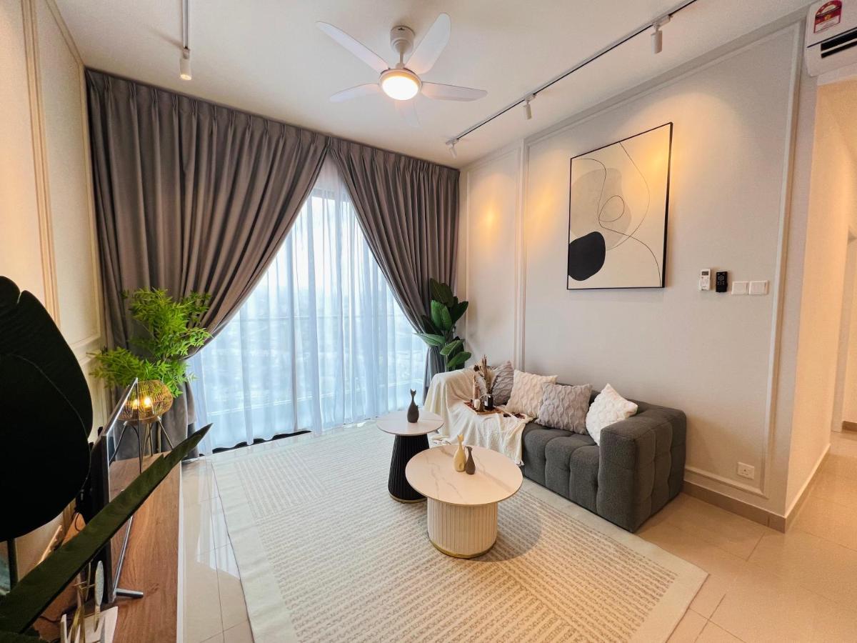 Premium For Family At Aeon / Sunway Velocity / Mrt / Lrt Apartment