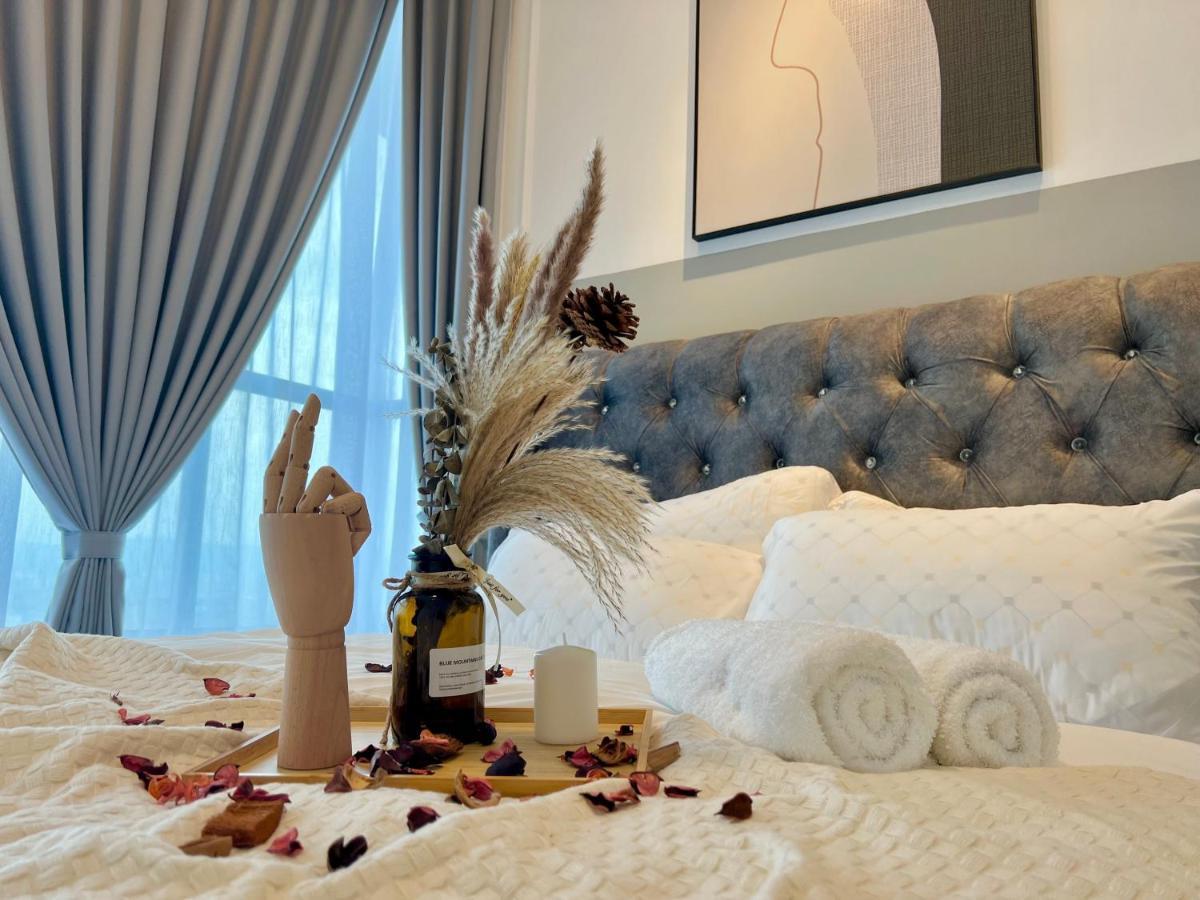Premium For Family At Aeon / Sunway Velocity / Mrt / Lrt Apartment *