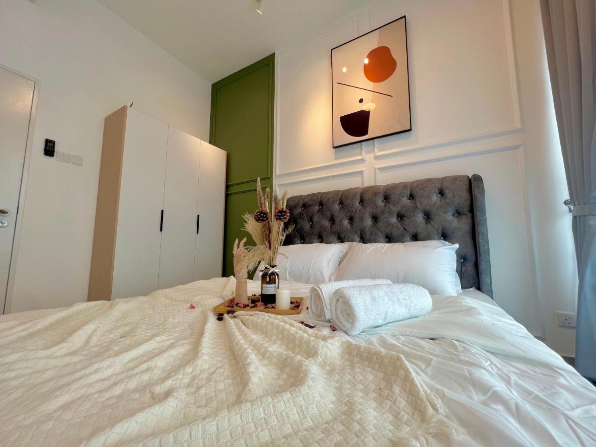 Premium For Family At Aeon / Sunway Velocity / Mrt / Lrt Apartment *