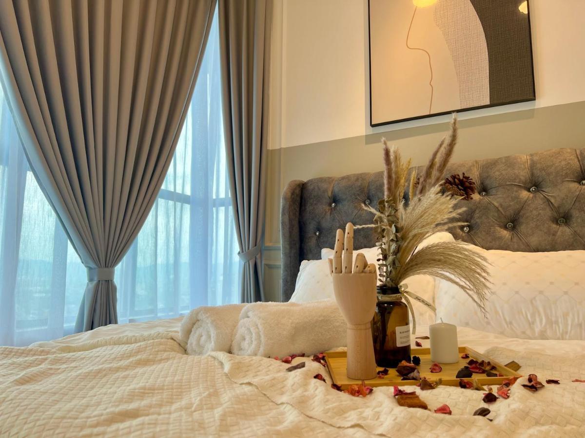 Apartment Premium For Family At Aeon / Sunway Velocity / Mrt / Lrt *
