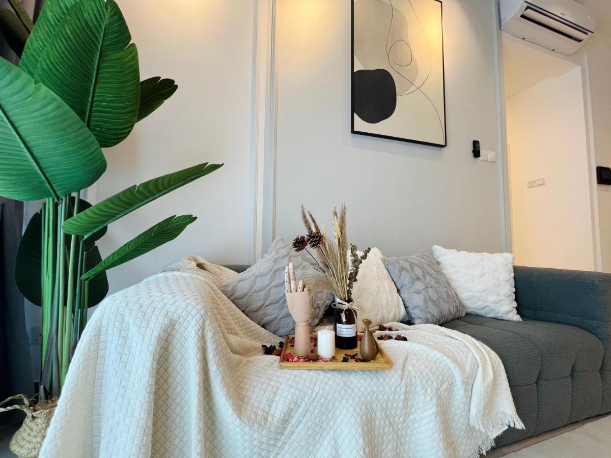 Apartment Premium For Family At Aeon / Sunway Velocity / Mrt / Lrt *