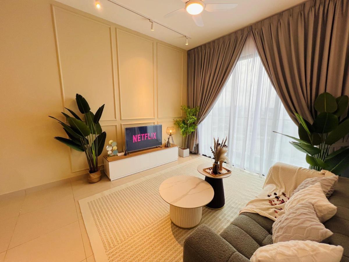 Premium For Family At Aeon / Sunway Velocity / Mrt / Lrt Apartment *