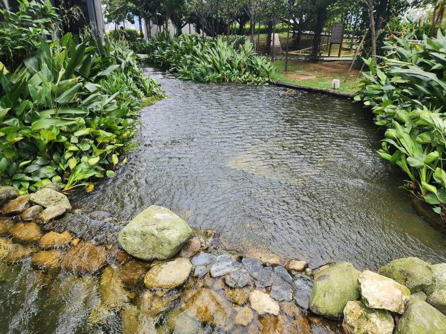 Sunflower/4r3b/klcc/1550sf/bacony/newcondo/bathtub Apartment *