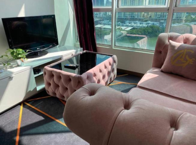 Honeymoon By A Legacy - Klcc Lake View