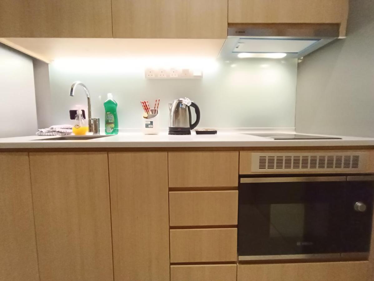 Cl137b Modern Balcony Klcc View & Infinity Pool Apartment Kuala Lumpur