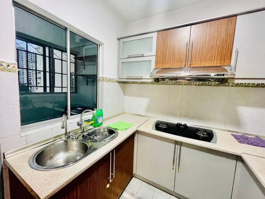 Apartment 8 Pax Near Axiata Arena & Pavilion 2 Kuala Lumpur