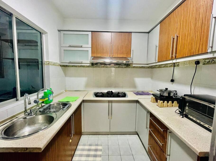 Apartment 8 Pax Near Axiata Arena & Pavilion 2 Kuala Lumpur