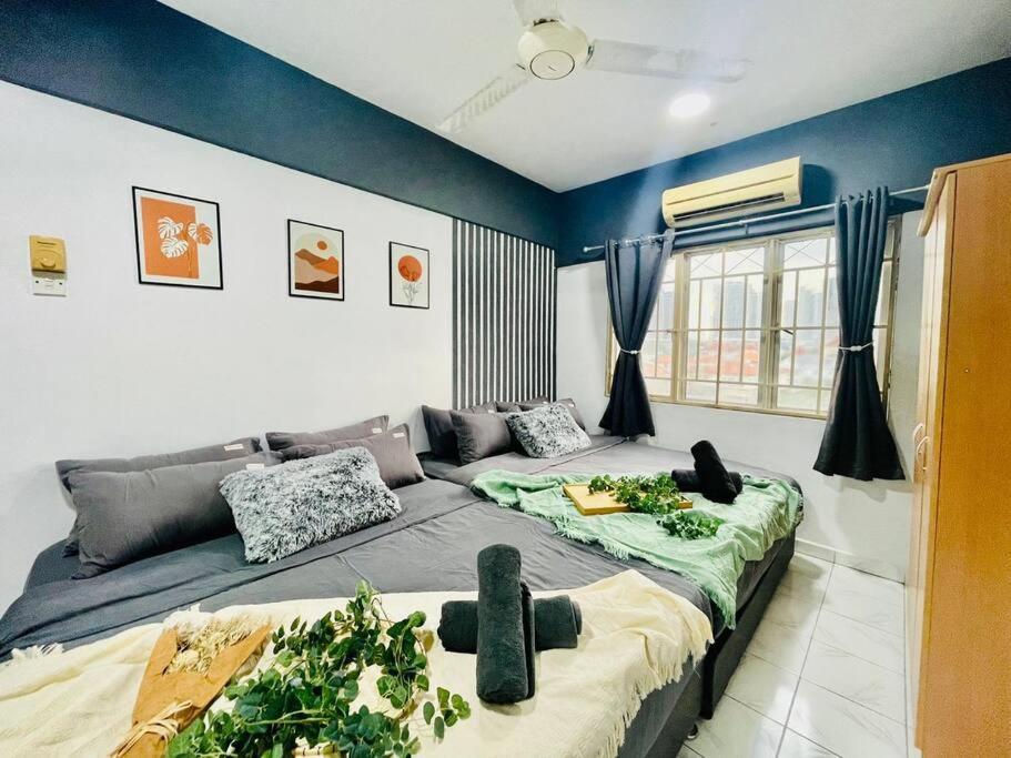 Apartment 8 Pax Near Axiata Arena & Pavilion 2 *