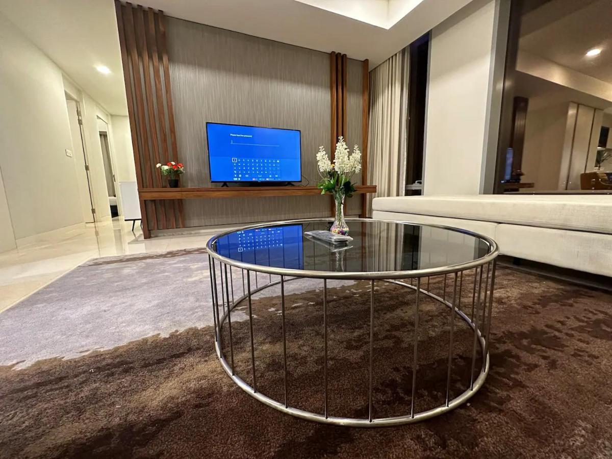 Two Bedroom Klcc With Rooftop Pool And View *