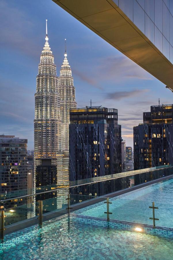 Royce Klcc, Center, Cobnb