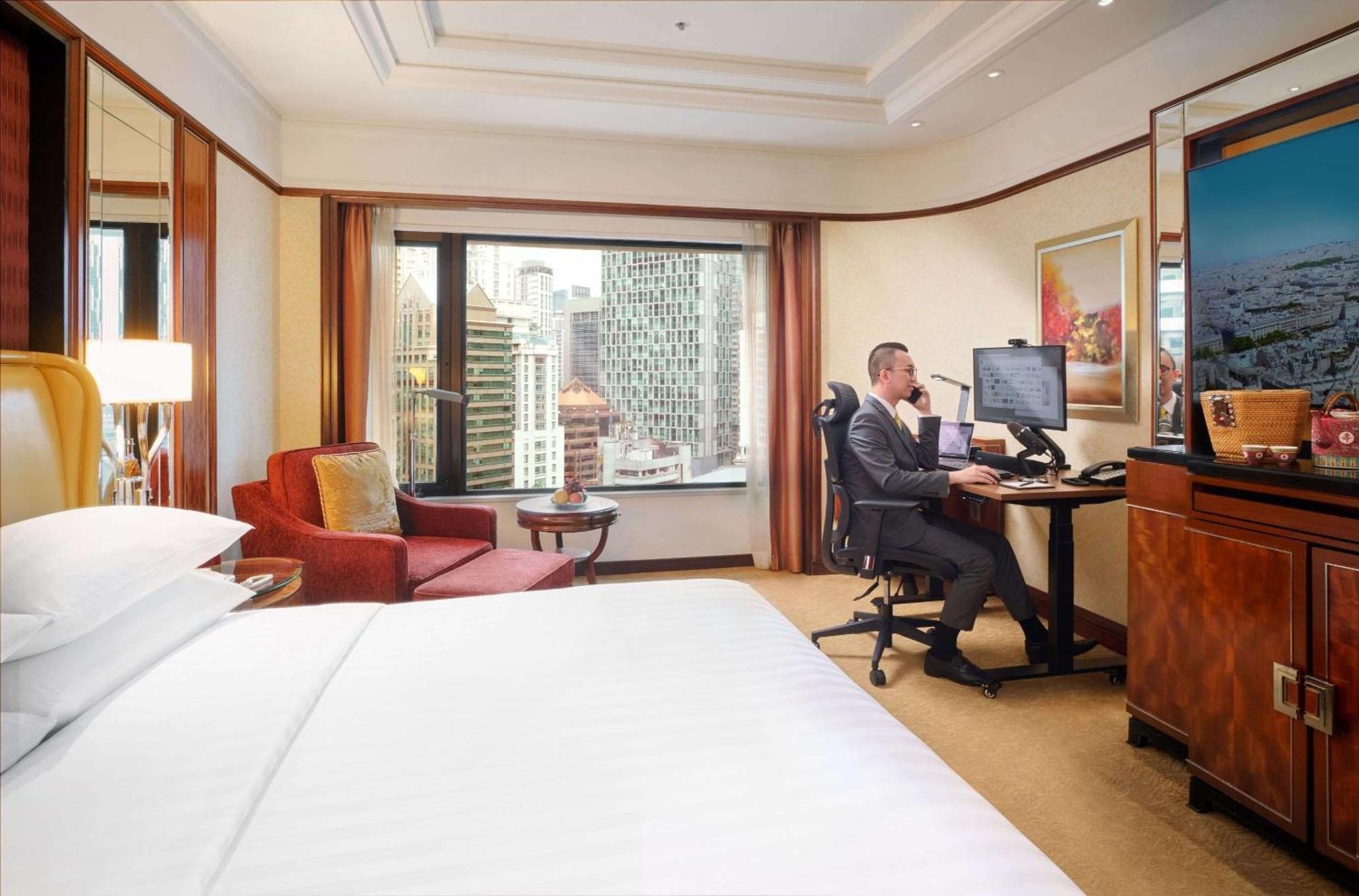 Shangri-la Hotel 5*