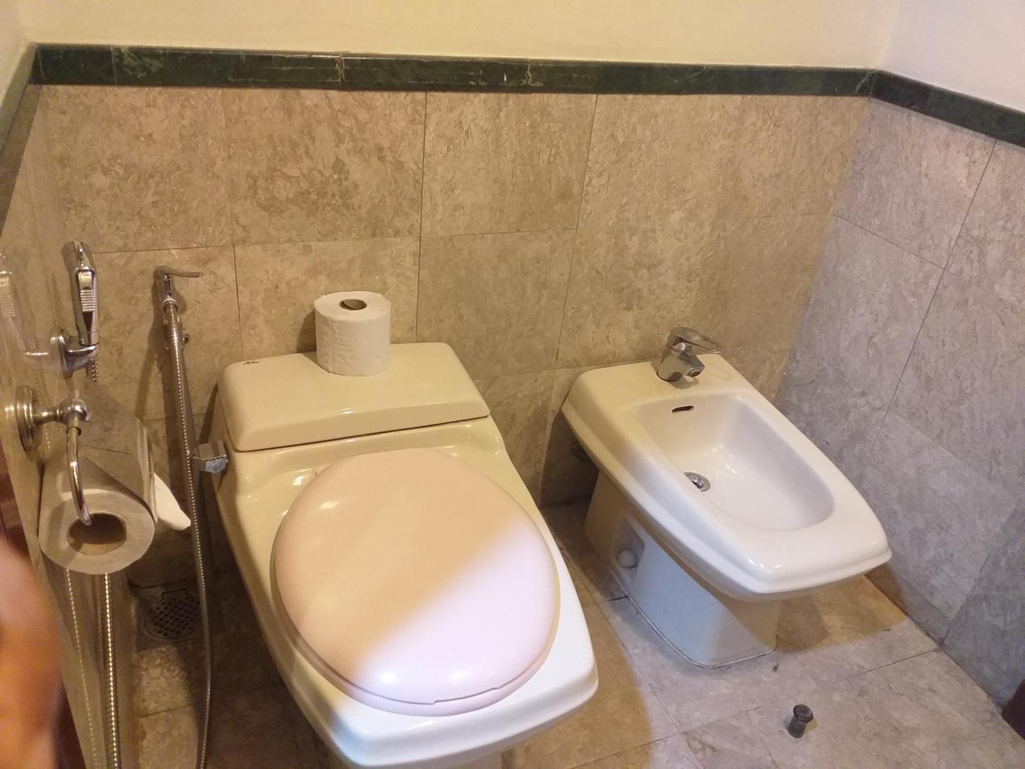 Nice World Service At Times Square Apartment *