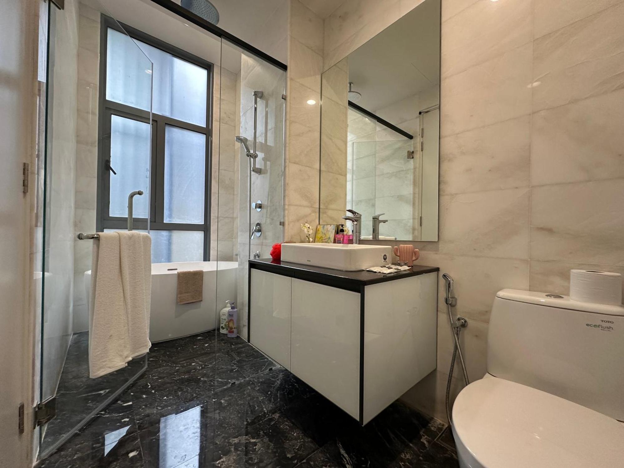Royce Residences By Romeo Apartment