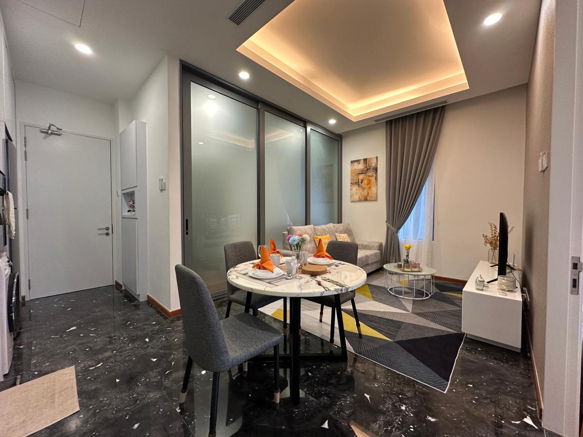 Apartment Royce Residences By Romeo