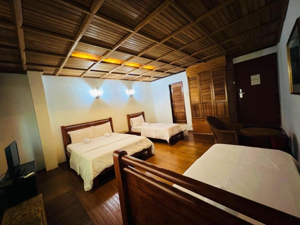 I Hotel *