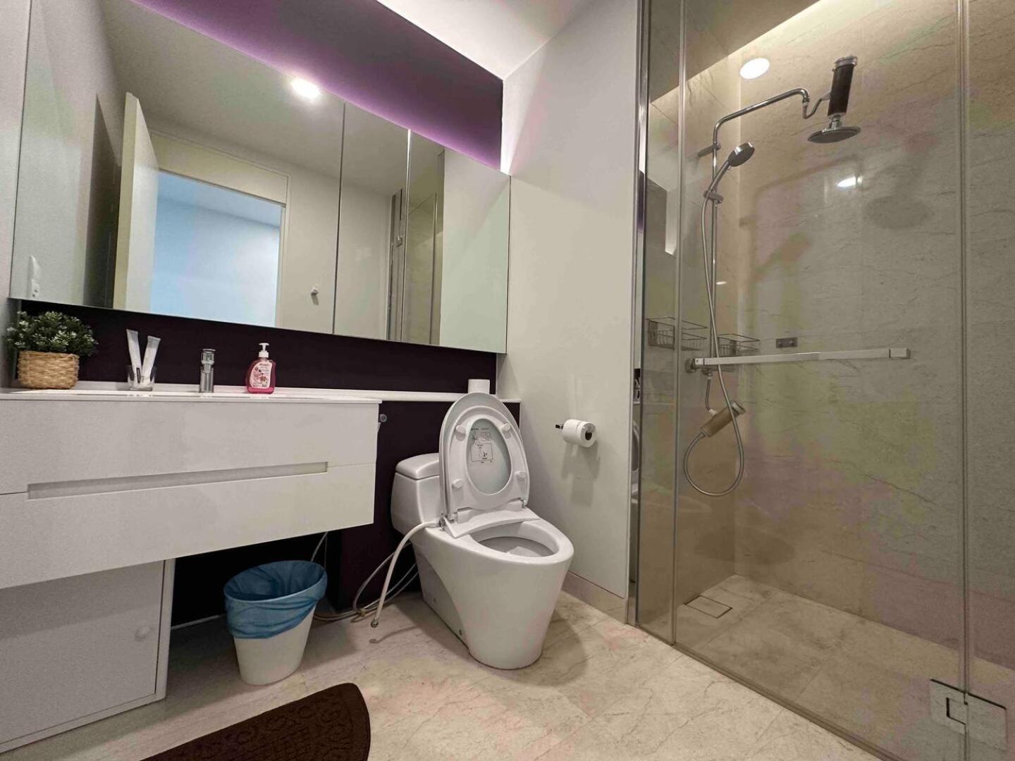 Two Bedroom Klcc With Rooftop Pool And View * Kuala Lumpur