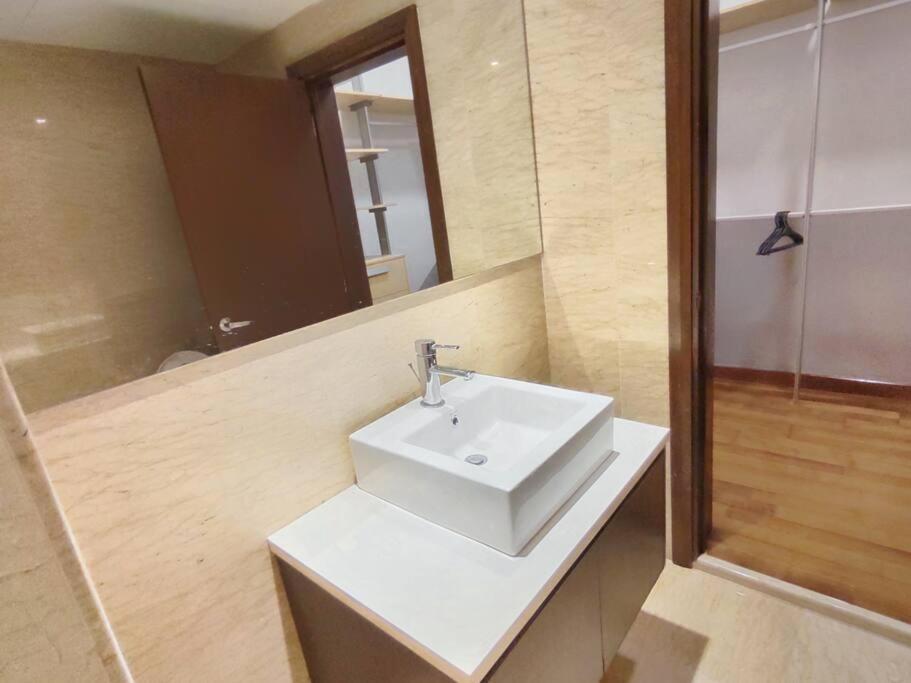 6 Pax Regalia & Residences - Infinity Pool With Kl View Apartment
