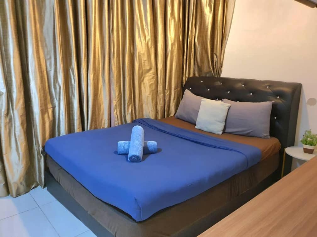 Regalia With Infinity Pool Klcc By Staycation Homes Apartment *
