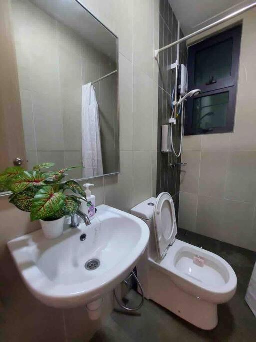 Apartment Klcc View 3r2b 10min Walking Klcc, Lrt, Local Food