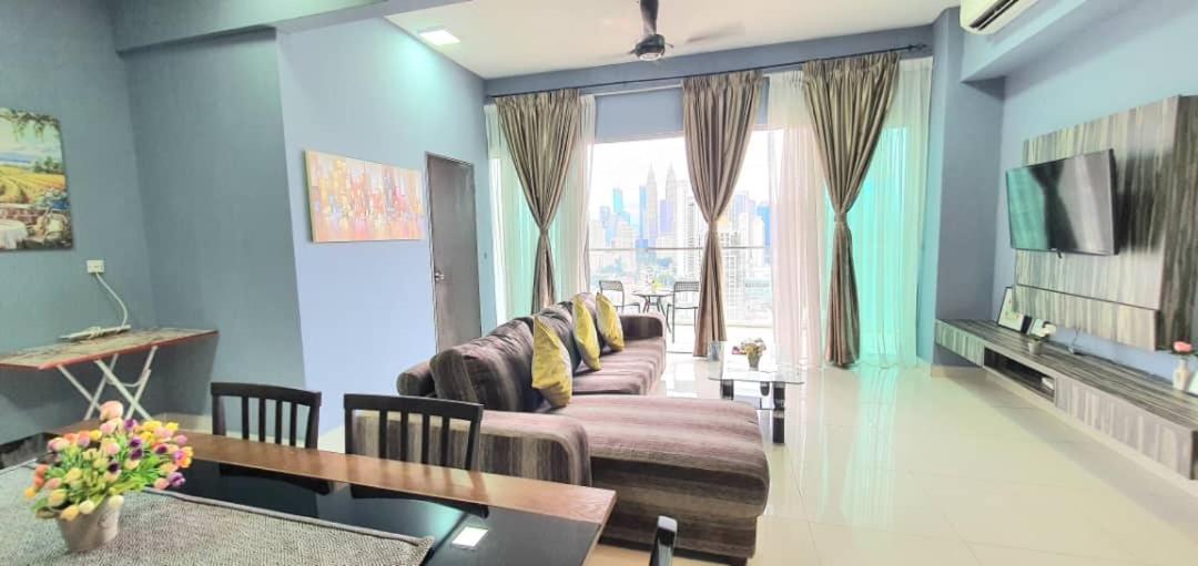 Apartment Regalia With Infinity Pool Klcc By Staycation Homes *