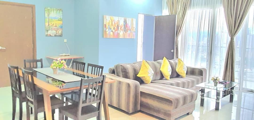 Regalia With Infinity Pool Klcc By Staycation Homes Apartment *