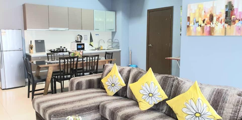 Apartment Regalia With Infinity Pool Klcc By Staycation Homes *