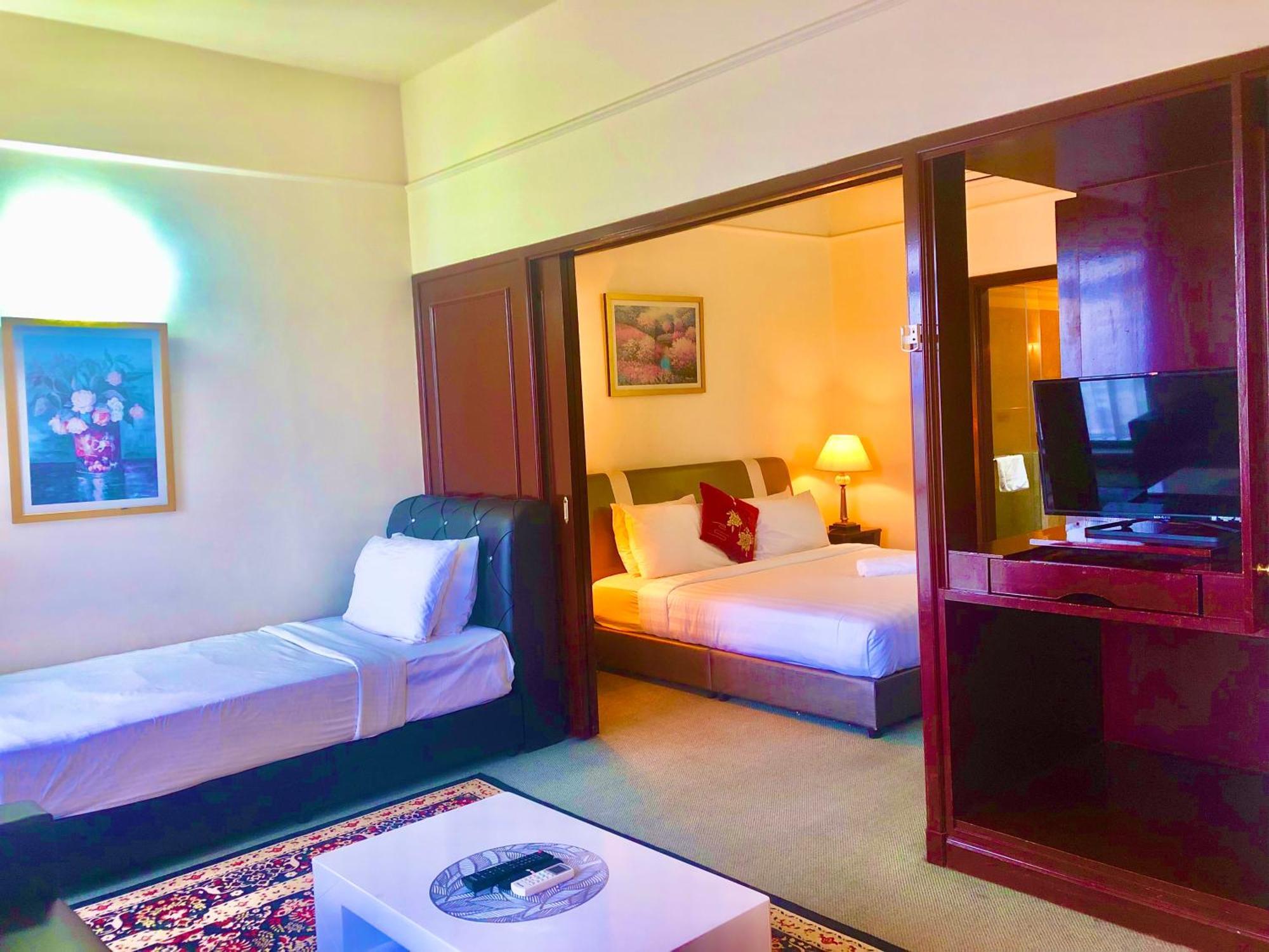 Happy Times At Times Square Apartemen