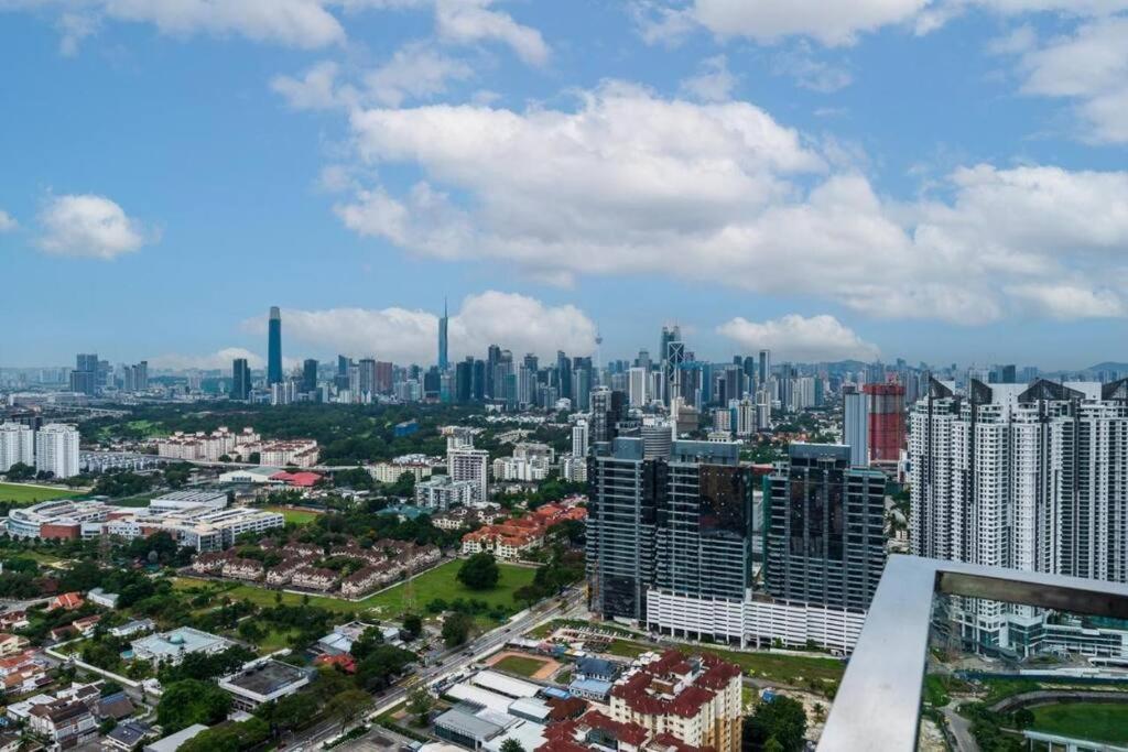 The Wadies 2br 5pax Reizz Residences With Balcony And View Jalan Ampang *
