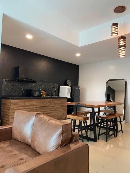 The Wadies 2br 5pax Reizz Residences With Balcony And View Jalan Ampang Apartment *