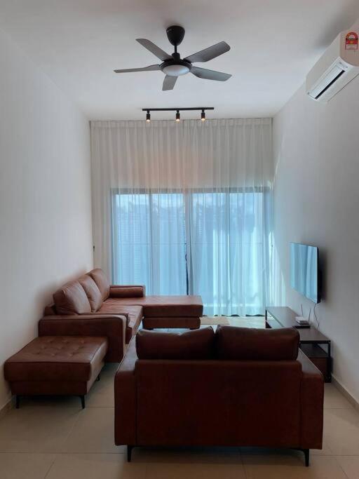 The Wadies 2br 5pax Reizz Residences With Balcony And View Jalan Ampang Apartment Kuala Lumpur