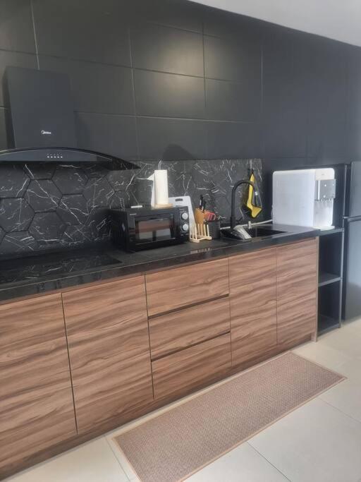 The Wadies 2br 5pax Reizz Residences With Balcony And View Jalan Ampang Apartment *