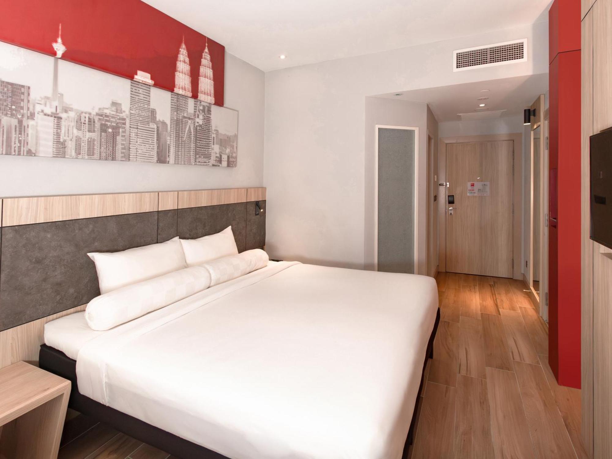 Hotel Ibis Centre 4*