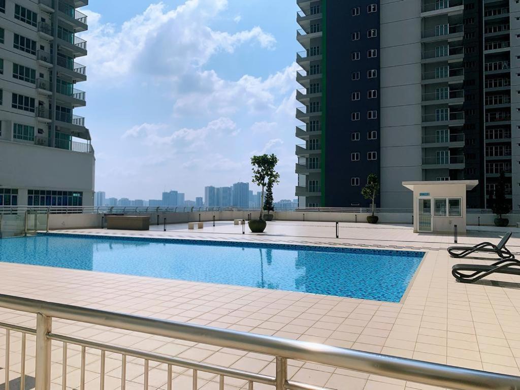 Corner Kl Pool View Rc Appartement *