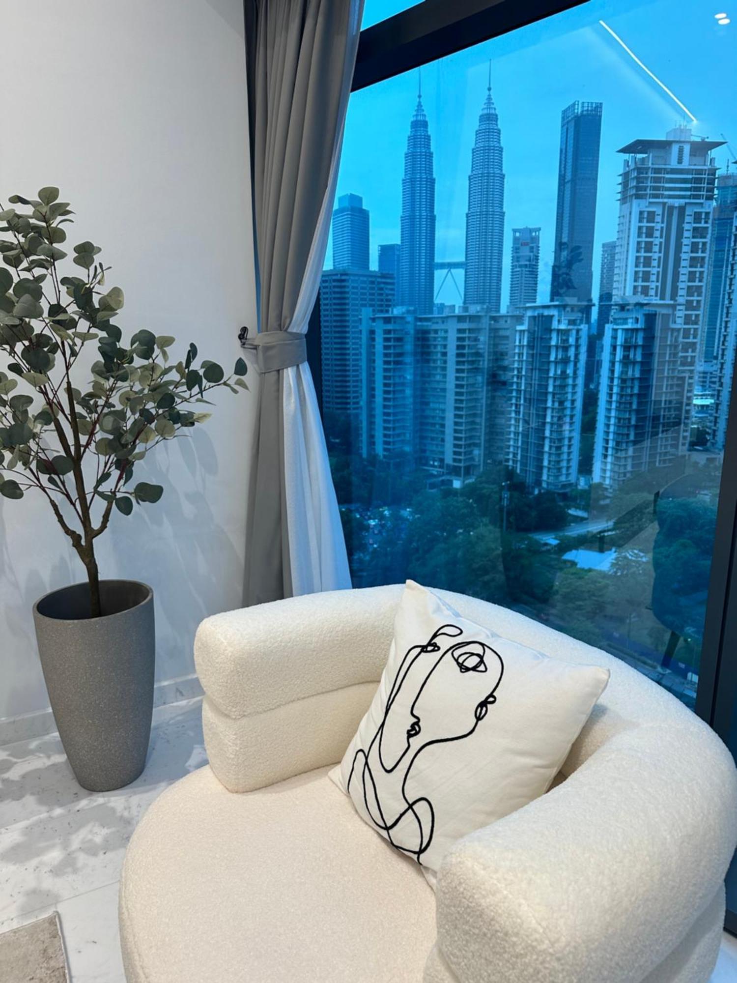 Eaton Residences At Leo *