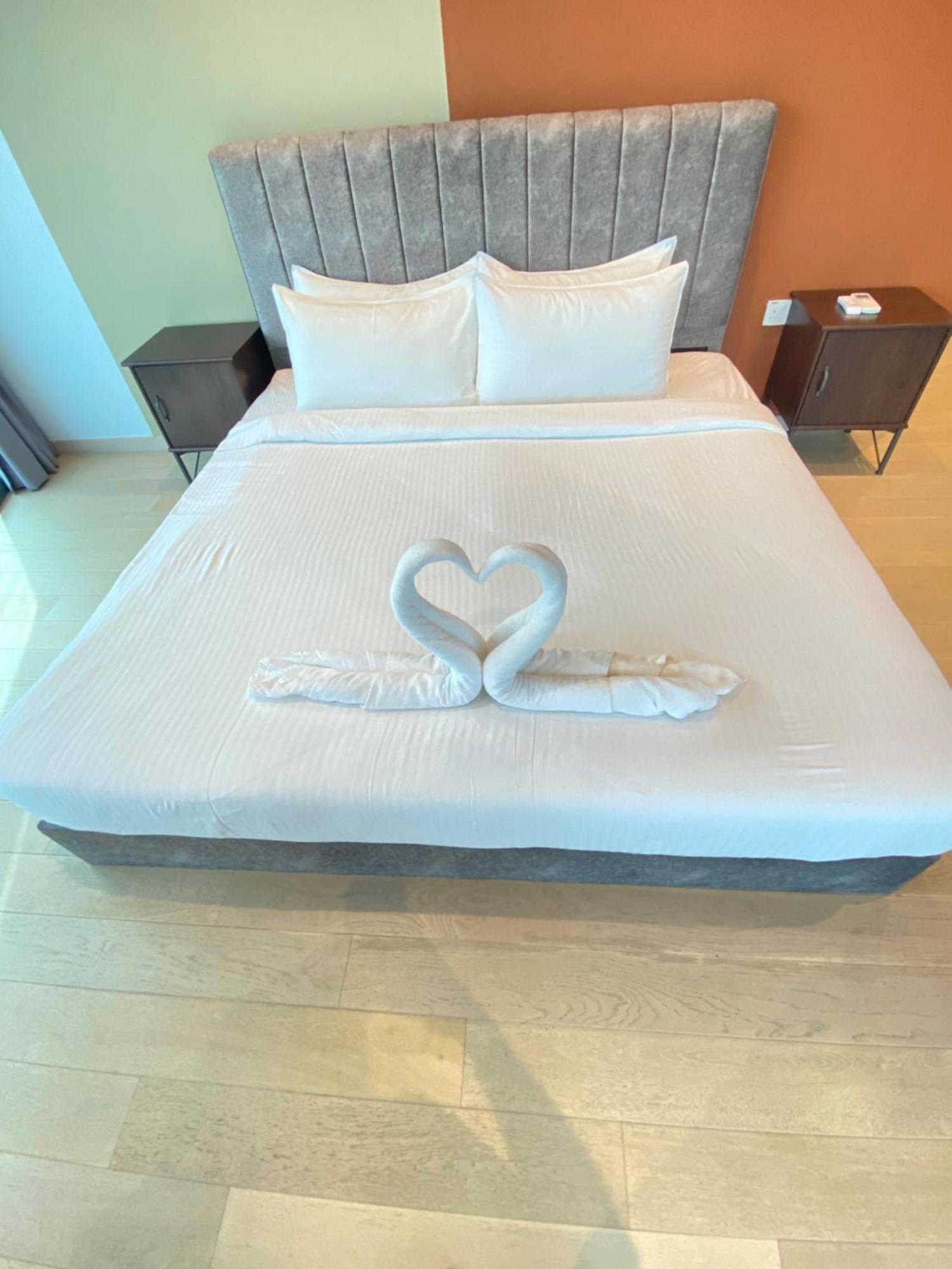 Eaton Residences At Leo *