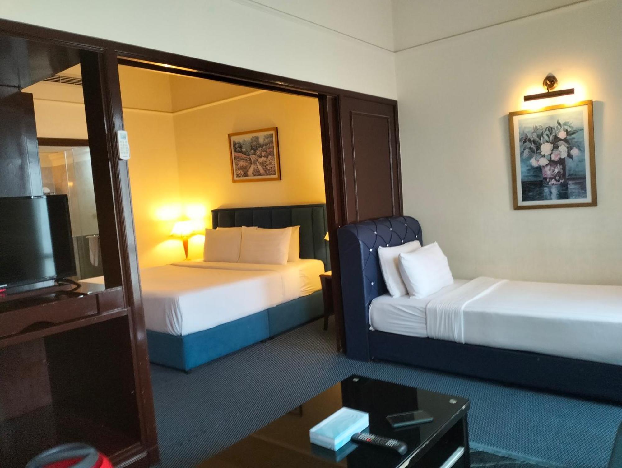Times Square By Service Apartment