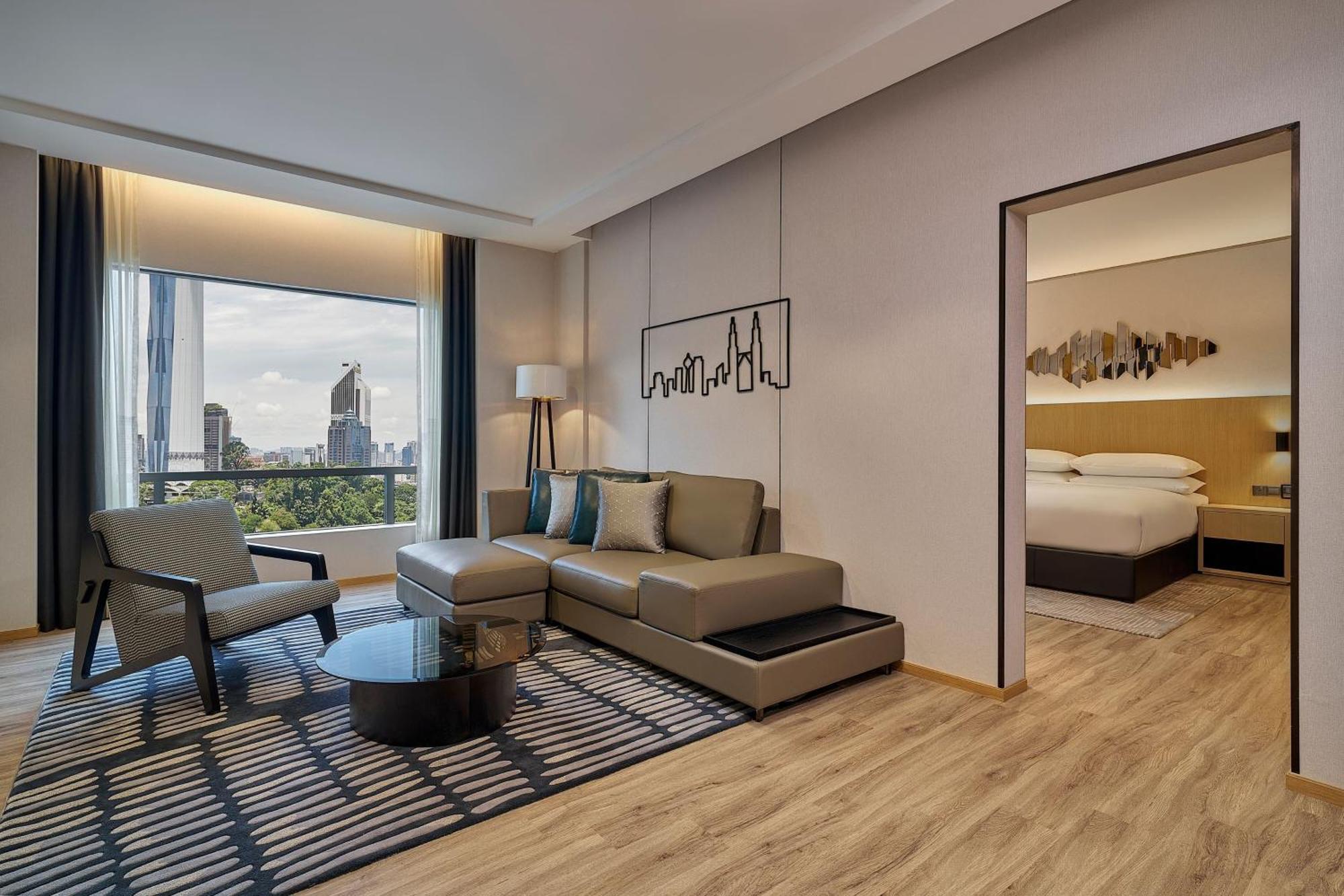 Hotel Renaissance & Convention Centre 5*