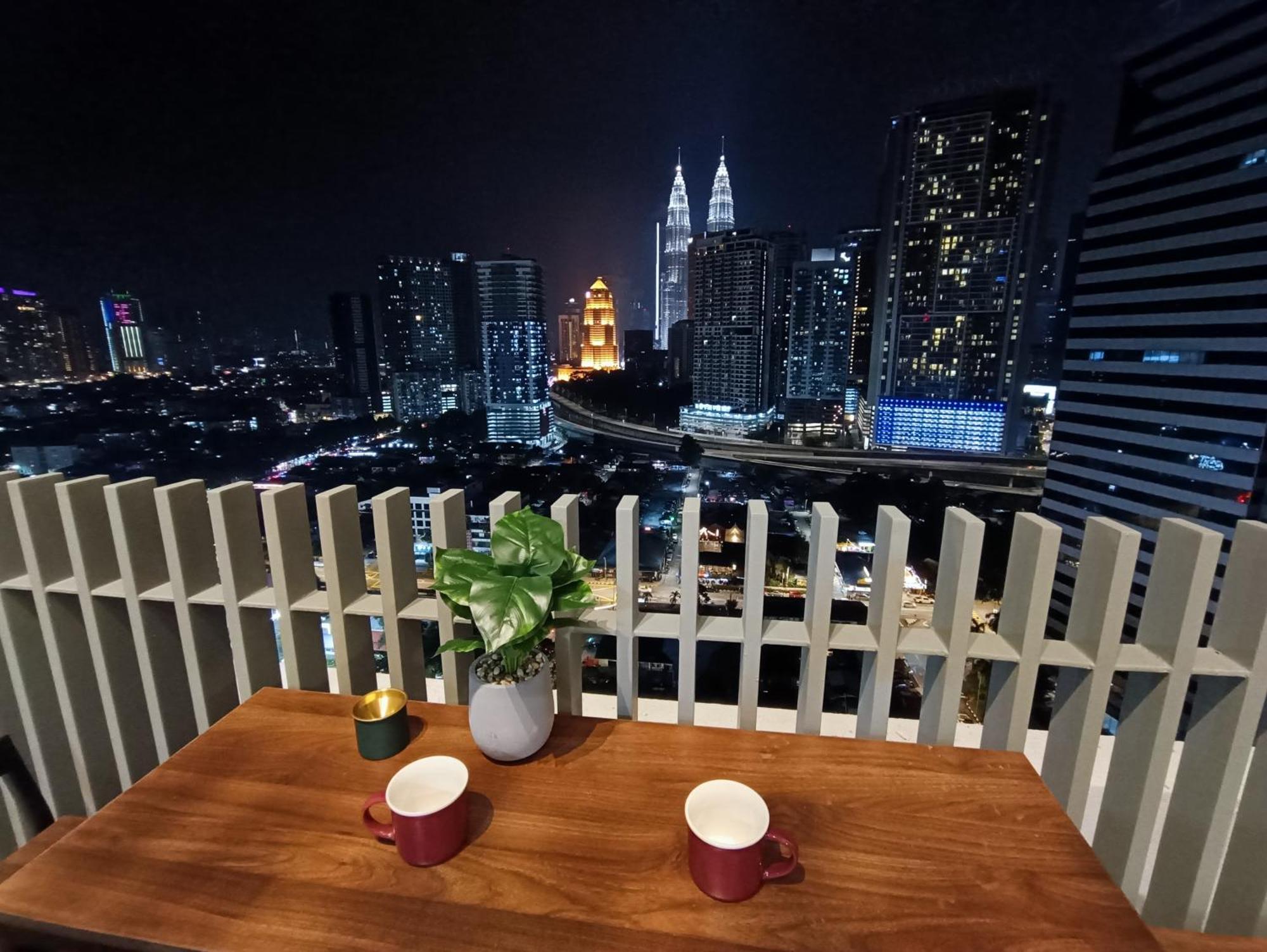 Appartement C14b Modern Infinity Pool Klcc Balcony View *