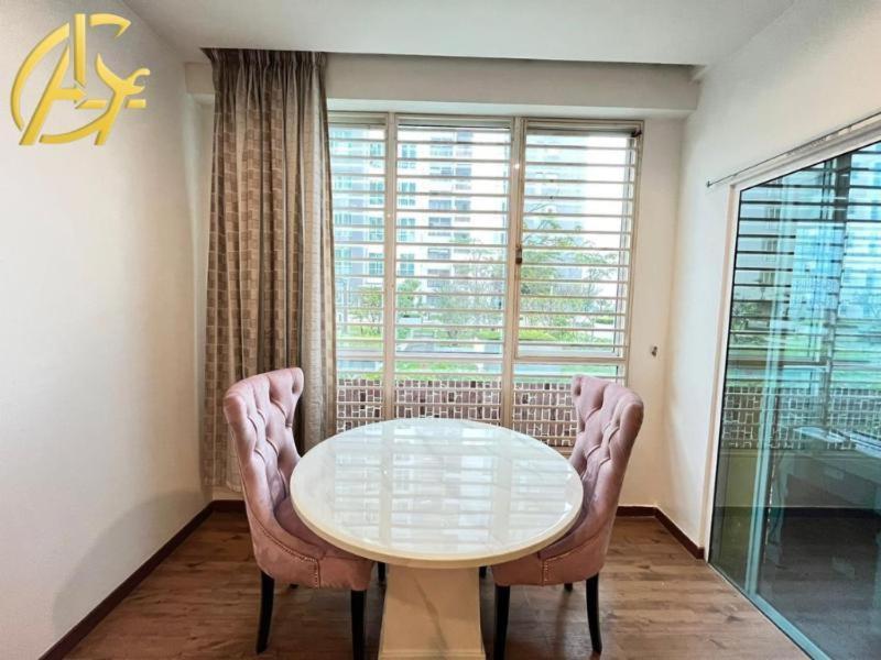 Honeymoon By A Legacy - Klcc Lake View Guest house Kuala Lumpur