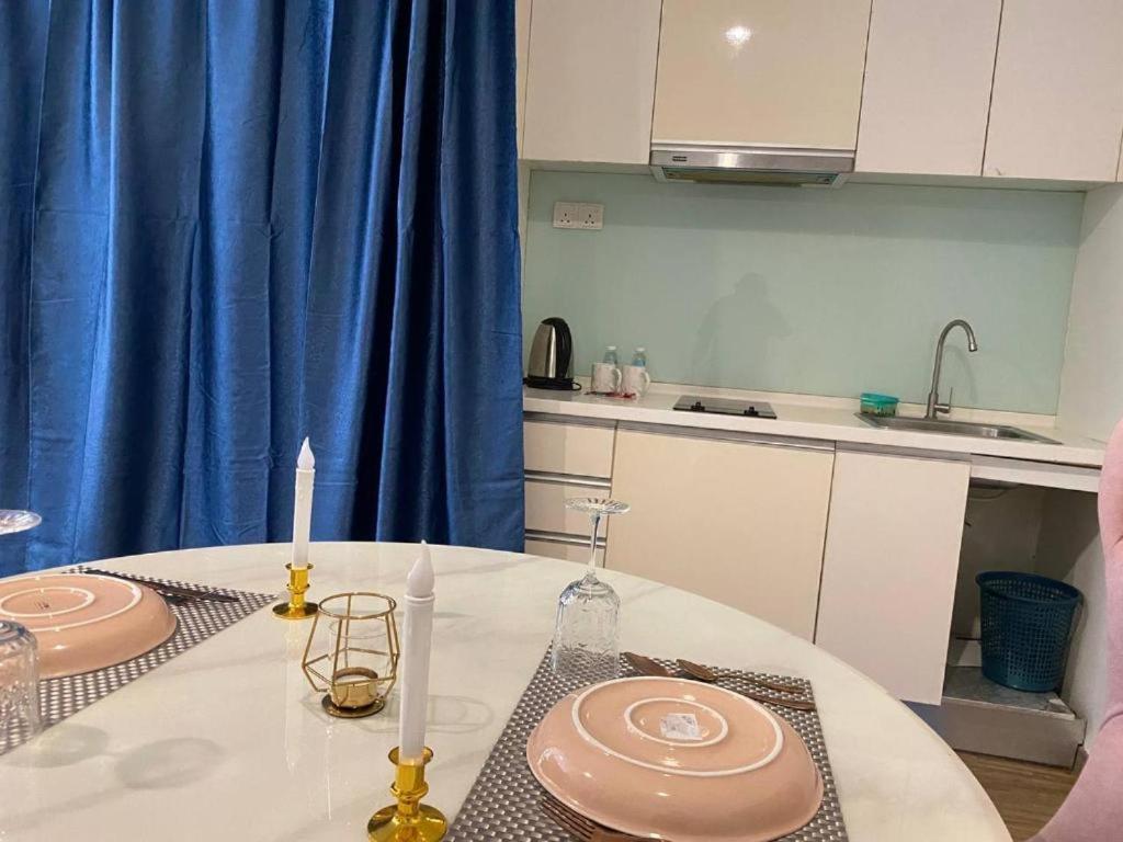 Honeymoon By A Legacy - Klcc Lake View Guest house Kuala Lumpur