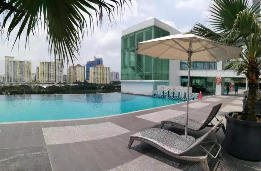 Honeymoon By A Legacy - Klcc Lake View