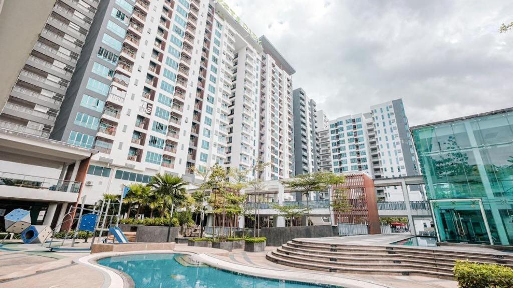Honeymoon By A Legacy - Klcc Lake View Kuala Lumpur